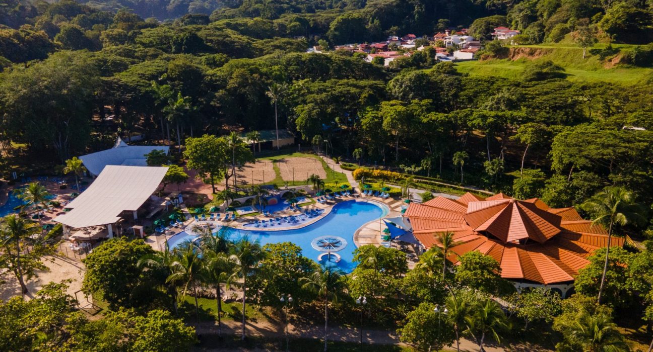 Punta Leona celebra 50 años transformándose en un modelo de Beach Club & Nature Resort
